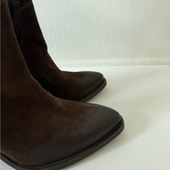 NWT-Gorgeous Italian Women's Brown Suede Heeled Boots - Classic Western Style - Picture 4 of 13